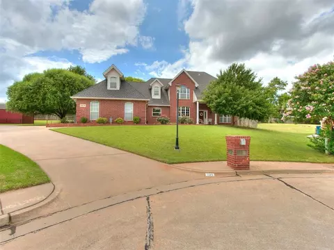 2313 Greystone Ct, Edmond, OK 73034