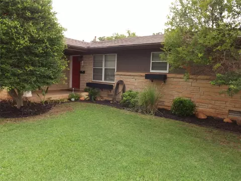 319 Cameron Dr, Altus, OK 73521 photo 3