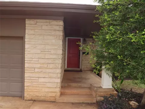 319 Cameron Dr, Altus, OK 73521 photo 4