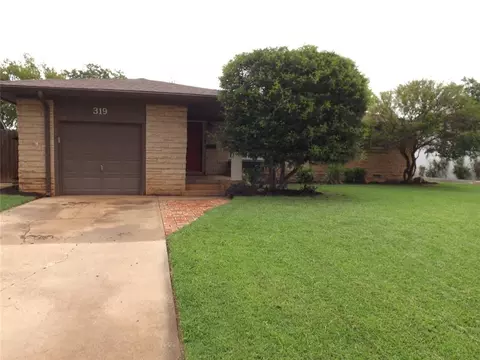 319 Cameron Dr, Altus, OK 73521 photo 2