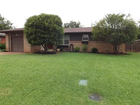 319 Cameron Dr, Altus, OK 73521 photo 1
