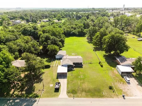 2610 N Peebly Rd, Harrah, OK 73045