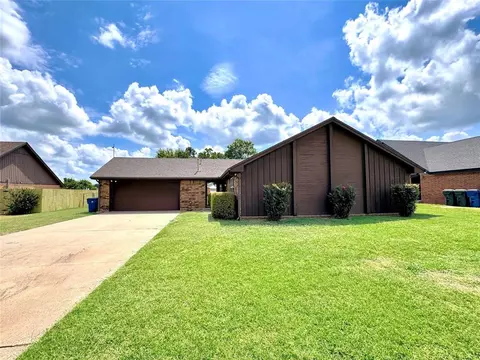 127 Bowerwood Dr, Chickasha, OK 73018