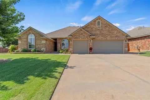 2004 W Black Powder Way, Mustang, OK 73064