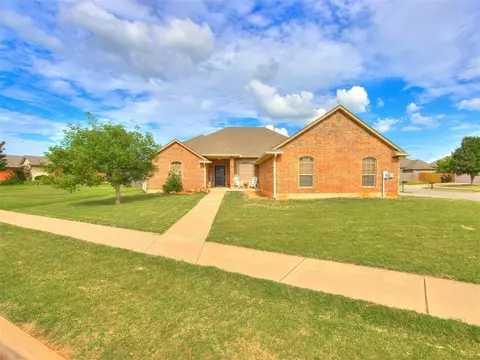 2405 SE 10th Pl, Moore, OK 73160