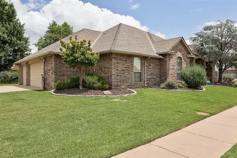 1155 Kingsway Ave, Yukon, OK 73099