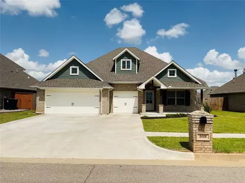 808 Chisholm Trails Dr, Yukon, OK 73099