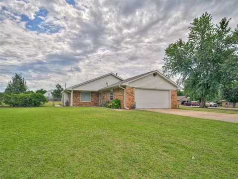 105 Dee Dee Dr, Shawnee, OK 74804