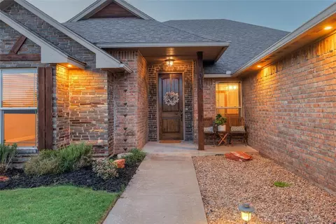 1013 Desiree Pl, Moore, OK 73160 photo 4