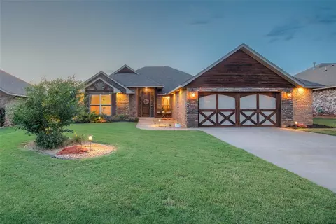 1013 Desiree Pl, Moore, OK 73160