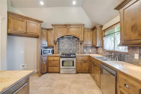 1013 Desiree Pl, Moore, OK 73160 photo 12