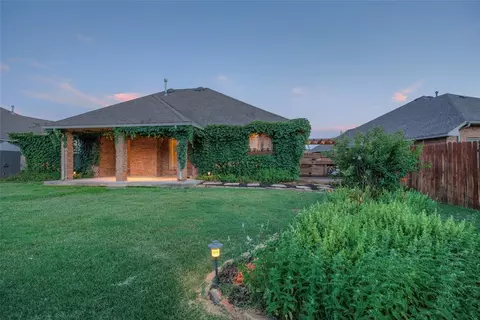 1013 Desiree Pl, Moore, OK 73160 photo 42