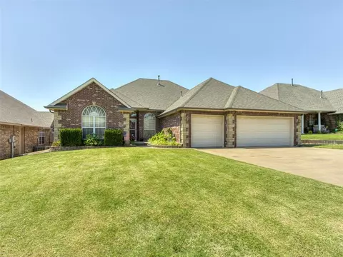 11036 Larkin Ln, Midwest City, OK 73130