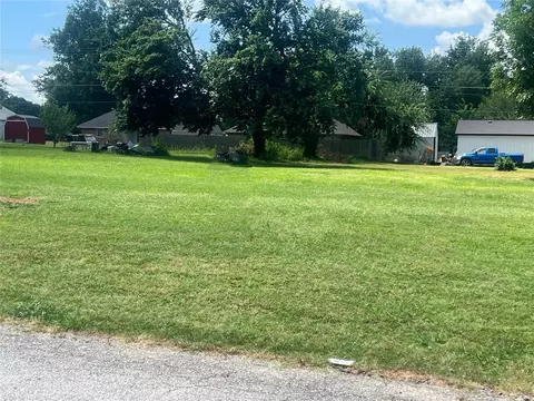 820 W Locust St, Tecumseh, OK 74873