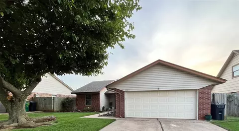 8325 Timberwood Ln, Oklahoma City, OK 73135