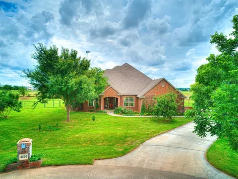 4506 Crestmont Ln, Edmond, OK 73025