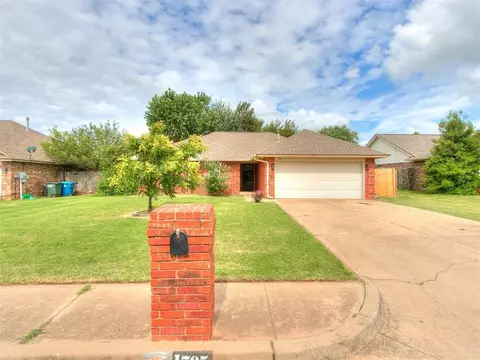 1705 Saint Christopher Dr, Edmond, OK 73003