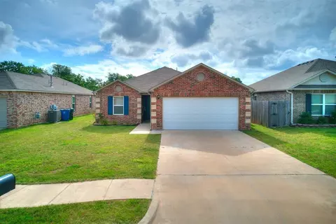 914 Karlee Ct, Midwest City, OK 73130