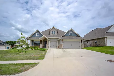2924 Clover Field Dr, Edmond, OK 73034