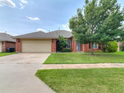 4109 Green Apple Dr, Moore, OK 73160
