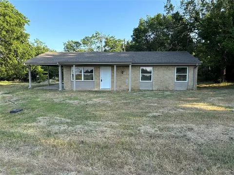 417 E Young St, Maud, OK 74854