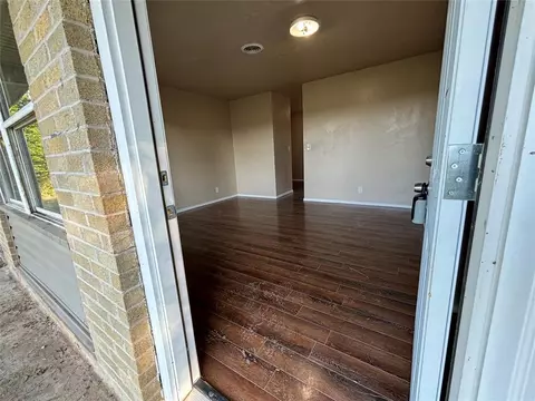 417 E Young St, Maud, OK 74854 photo 2