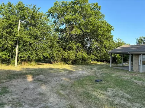417 E Young St, Maud, OK 74854 photo 17
