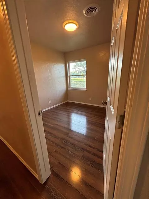 417 E Young St, Maud, OK 74854 photo 10