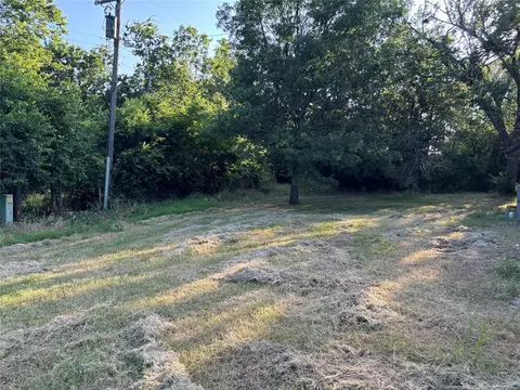 417 E Young St, Maud, OK 74854 photo 15