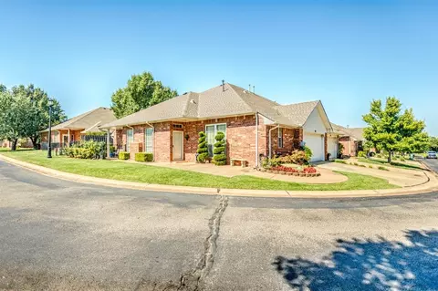 509 S Santa Fe Ave #157, Edmond, OK 73003