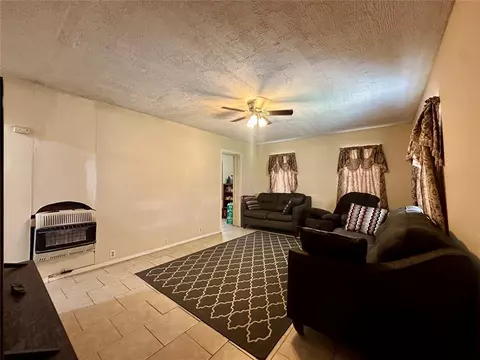 812 E Liveoak St, Altus, OK 73521 photo 5