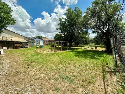 812 E Liveoak St, Altus, OK 73521 photo 4