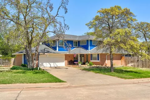 903 Sunny Brook Dr, Edmond, OK 73034