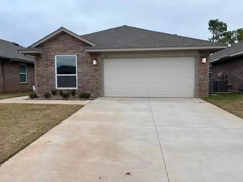 908 Hudson Rd, Chickasha, OK 73018