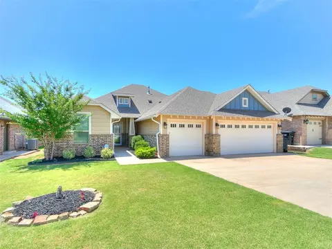 2708 Pebble Creek St, Moore, OK 73160