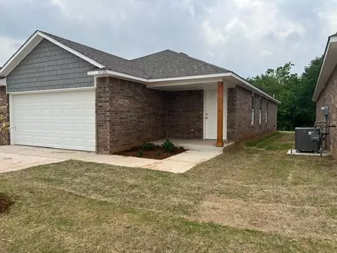 11520 SW 12th St, Yukon, OK 73099