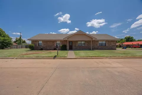 2427 S 33rd St, Chickasha, OK 73018