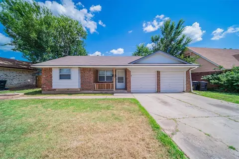 606 Crestmoor Dr, Moore, OK 73160