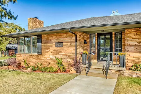1835 Drakestone Ave, Nichols Hills, OK 73120