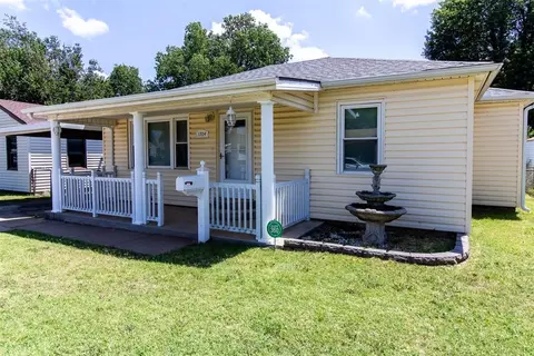 1704 Thompson Dr, Midwest City, OK 73110