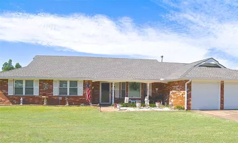 1001 E Cherrywood Dr, Guthrie, OK 73044