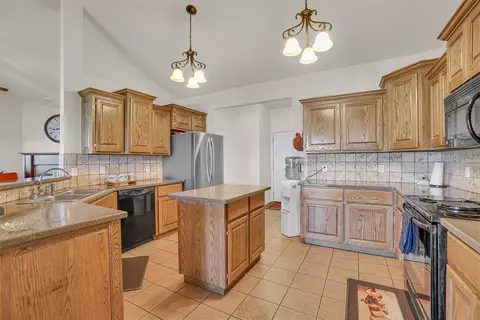 1817 Hunter Pointe Cir, Altus, OK 73521 photo 13
