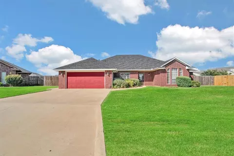 1817 Hunter Pointe Cir, Altus, OK 73521