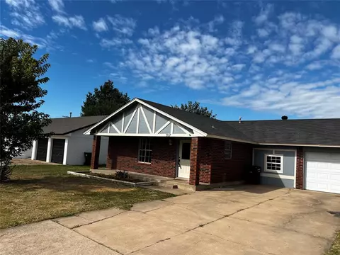917 Newport Ave, Moore, OK 73160
