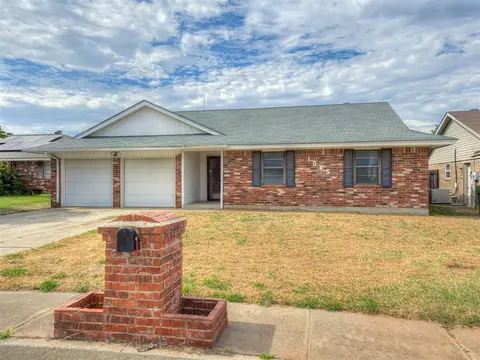 1045 Cooper Ln, Yukon, OK 73099