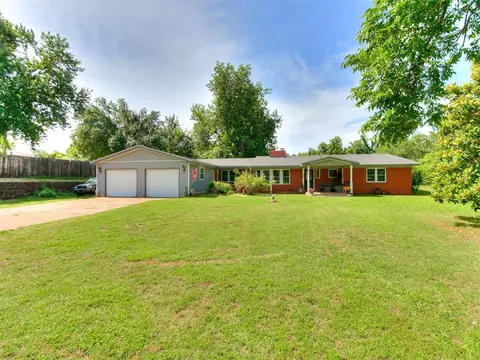 909 E Mockingbird Dr, Guthrie, OK 73044 photo 2