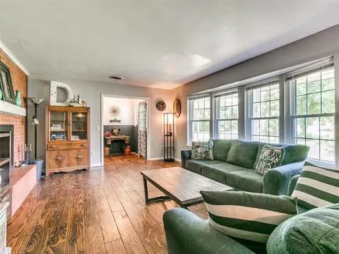 909 E Mockingbird Dr, Guthrie, OK 73044 photo 9