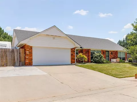201 W Grand Teton Ct, Yukon, OK 73099