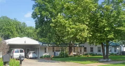 406 S 5th St, Noble, OK 73068