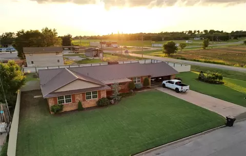 713 N 1st St, Fort Cobb, OK 73038